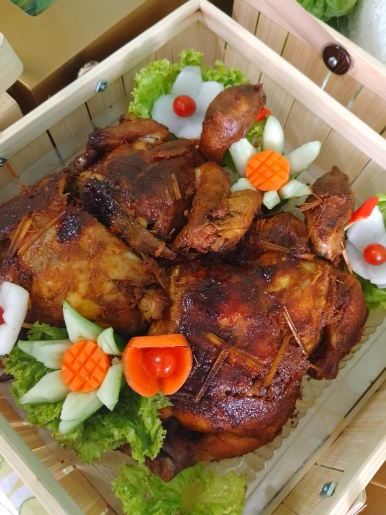Ayam Bekakak Bakar atau Opor